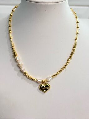 14k Gold Plated  Pearl Beaded Necklace with Name Mamá Heart Charm